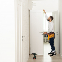 Монтаж межкомнатных дверей - arealdv.ru - Екатеринбург