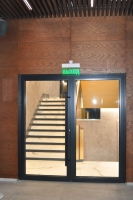 Шпонированная панель в офисе. Дуб крашенный под орех - arealdv.ru - Екатеринбург